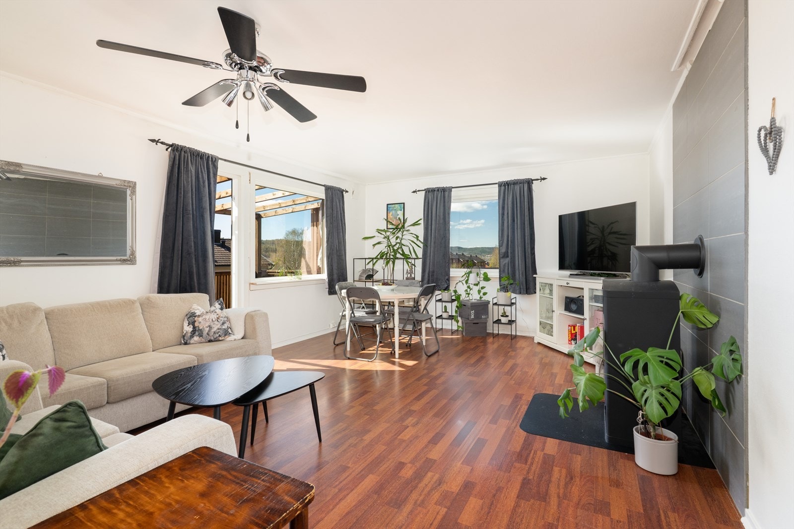 Skog 1 borettslag er et oppgradert borettslag med rehabilitert fasade hvor det blant annet har blitt drenert, nye balkonger, nytt inngangsparti og vinduer er byttet. Galleribilde