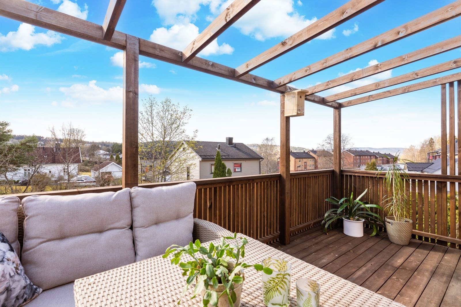 Pen 3-roms i halvpart tomannsbolig- kort veg til USN! Fin beliggenhet, tilbaketrukket og solrikt. Galleribilde