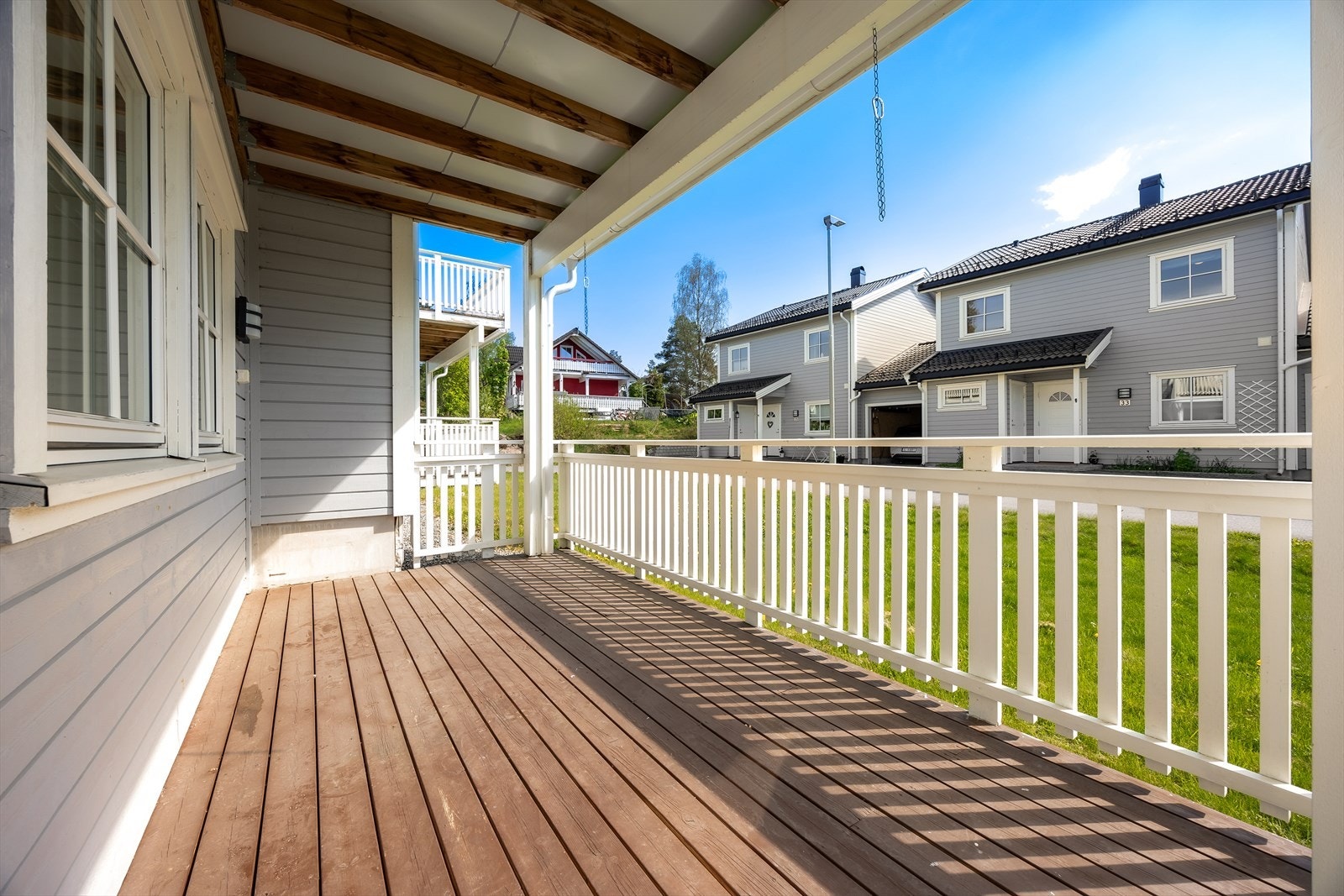Terrasse på 11 m² med plass til utemøbler. Galleribilde