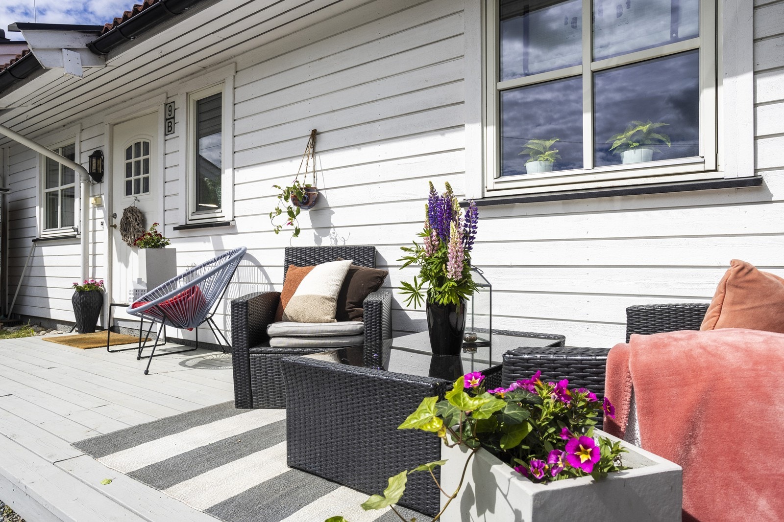 Man ønskes velkommen hjem via et hyggelig inngangsparti. Galleribilde