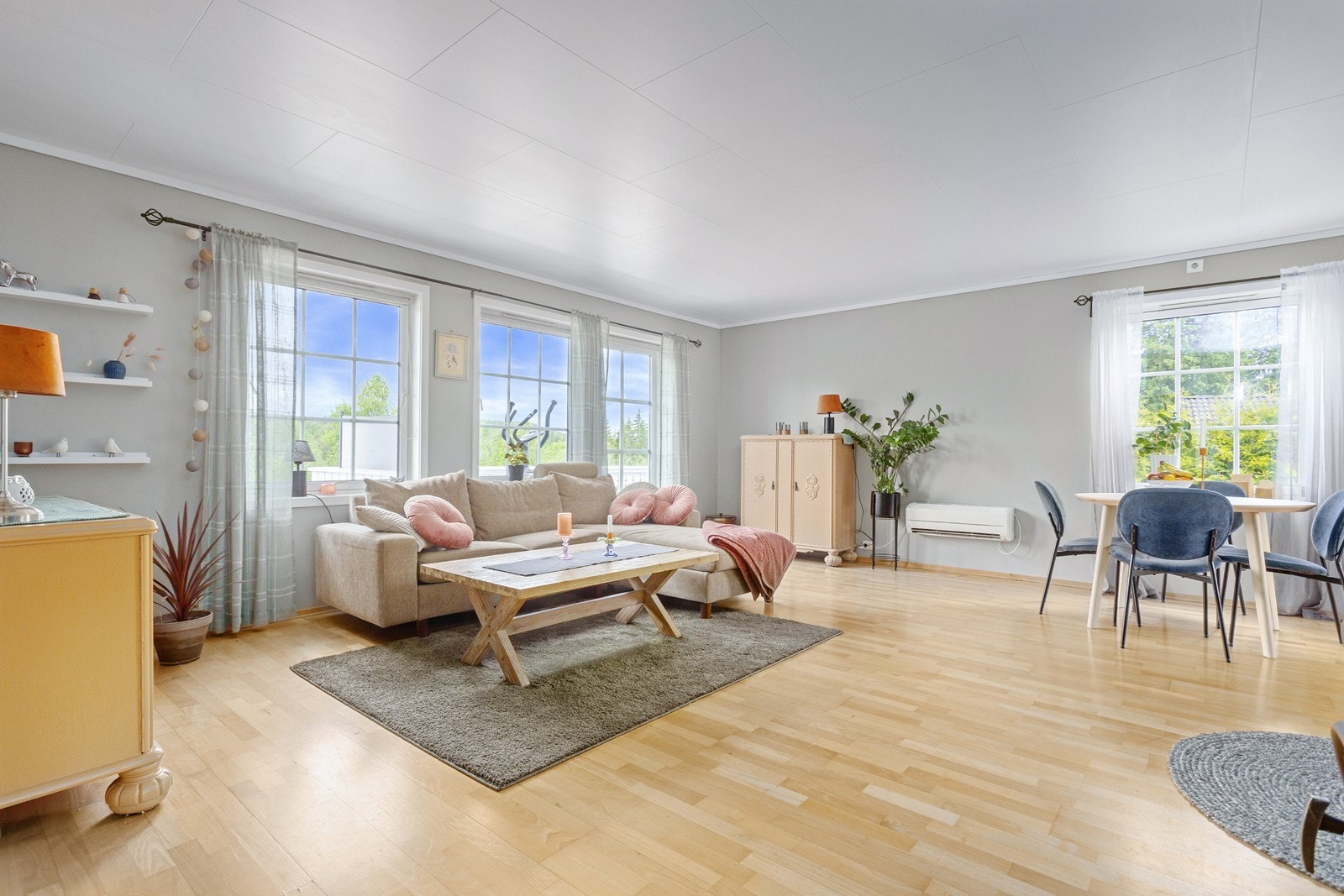 Den åpne løsningen, gir en sosial og åpen atmosføre. Galleribilde