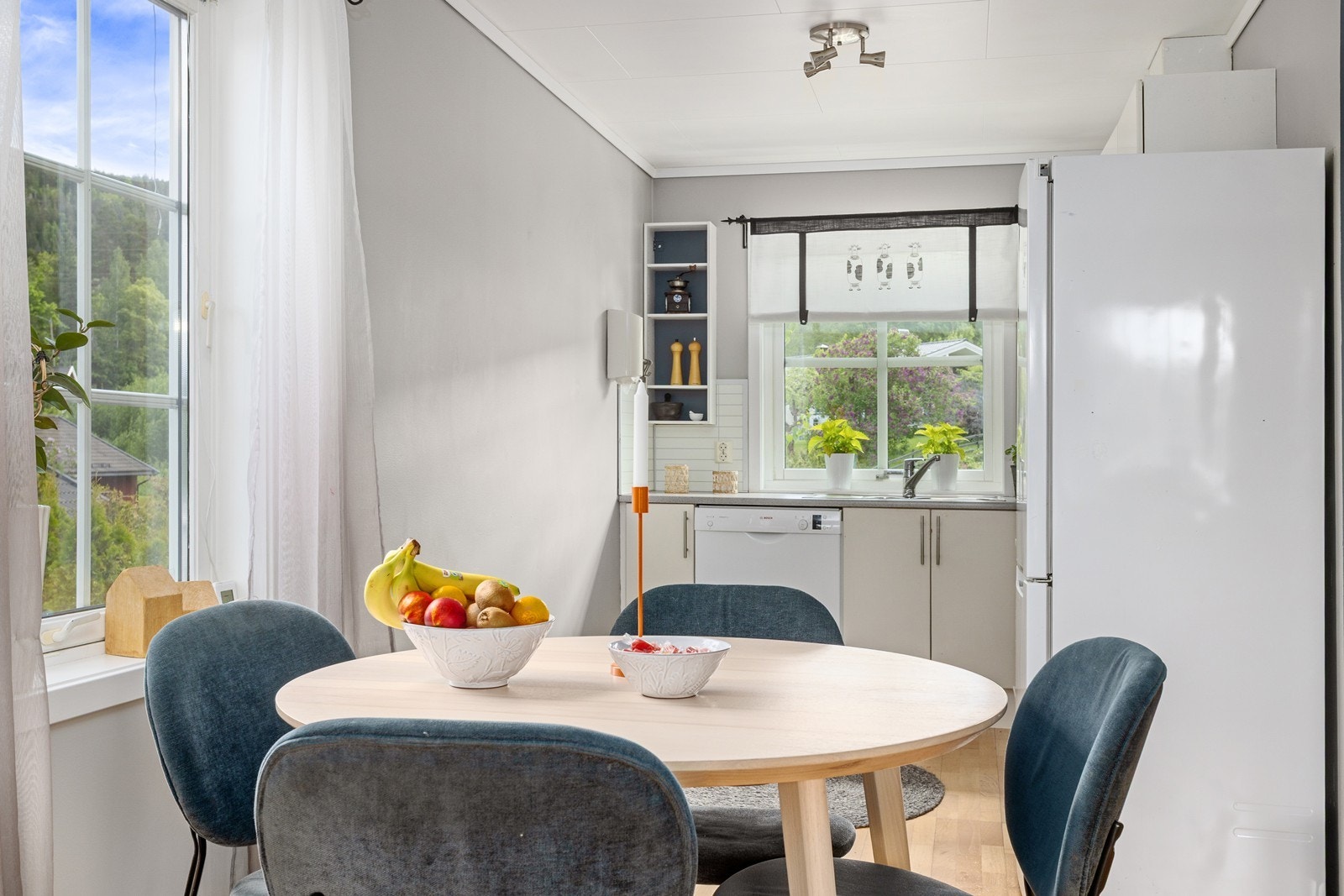 Spisestuen har sin naturlige plassering i tilknytning til kjøkken. Galleribilde