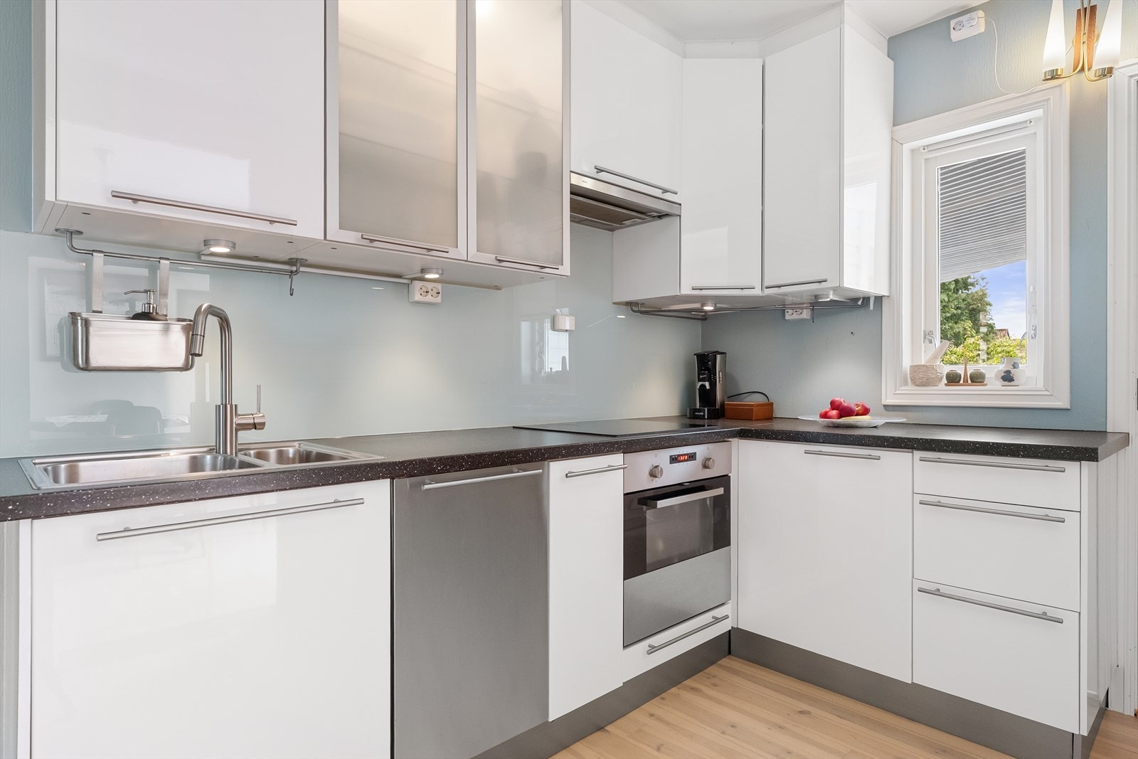 Lyst og moderne kjøkken Galleribilde