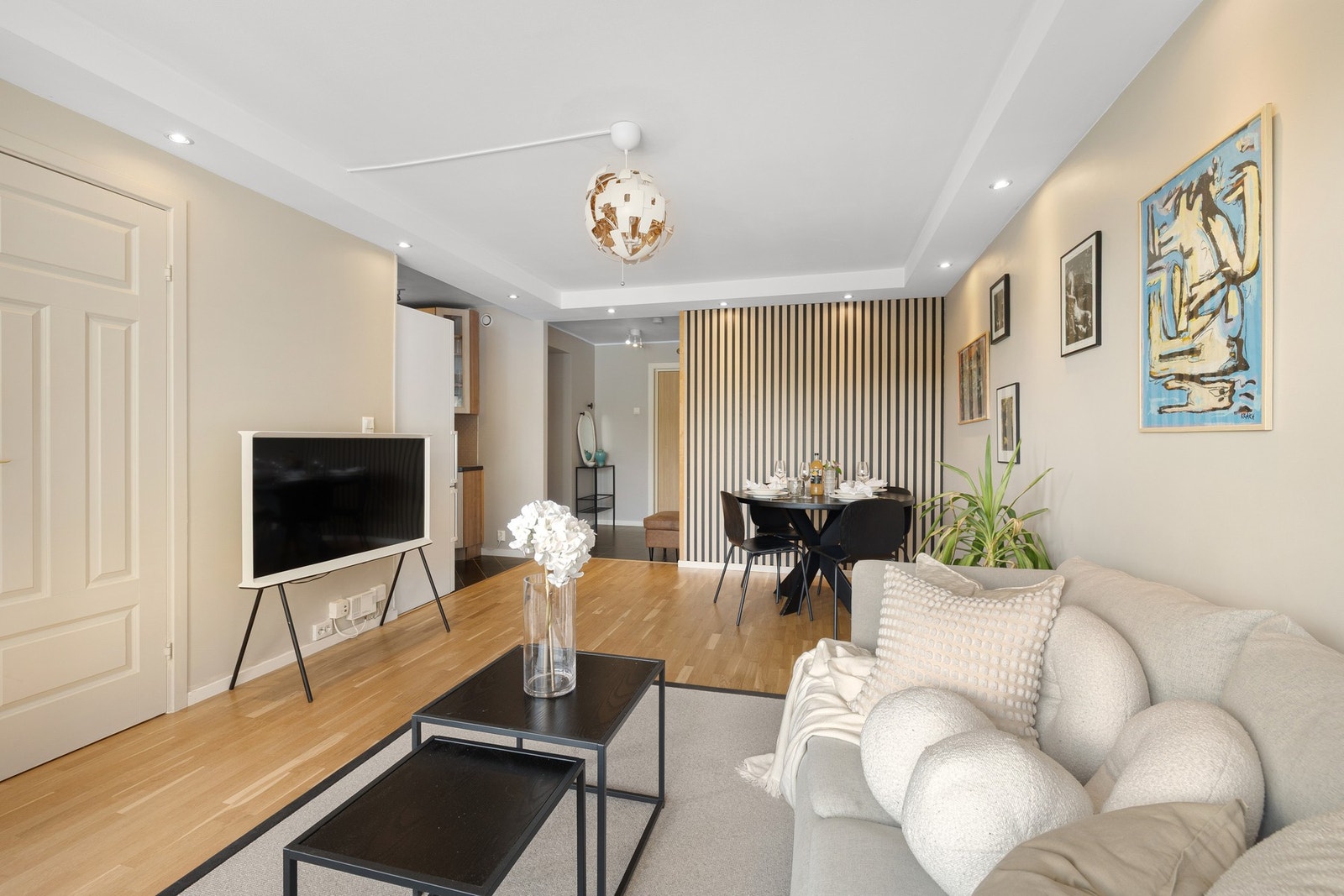 Stuen er av svært god størrelse. Galleribilde