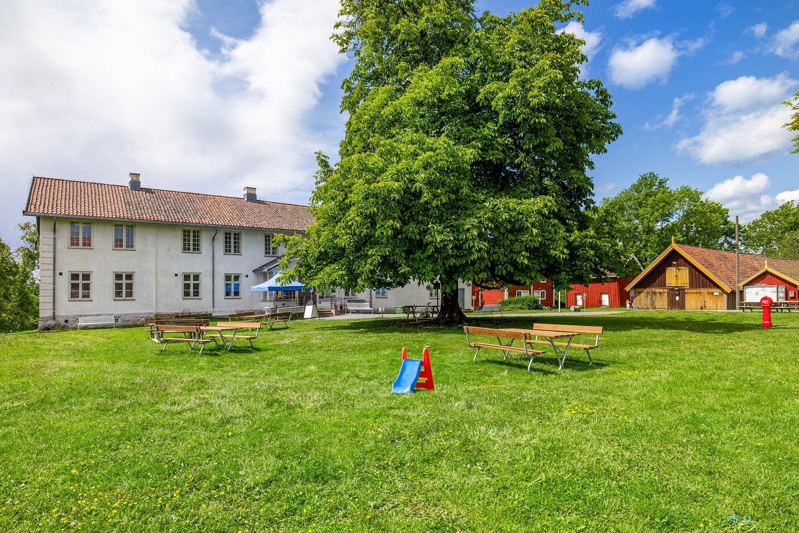 Tveten gård er et hyggelig kultursted i nabolaget, med arrangementer, dyr og aktiviteter året rundt. Galleribilde