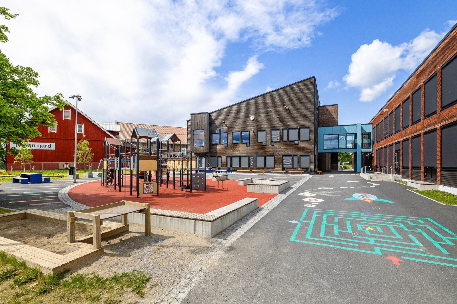 I nærområdet finner du Tveten gård - et fredelig og historisk gårdstun med kulturaktiviteter og åpen kafé. Galleribilde