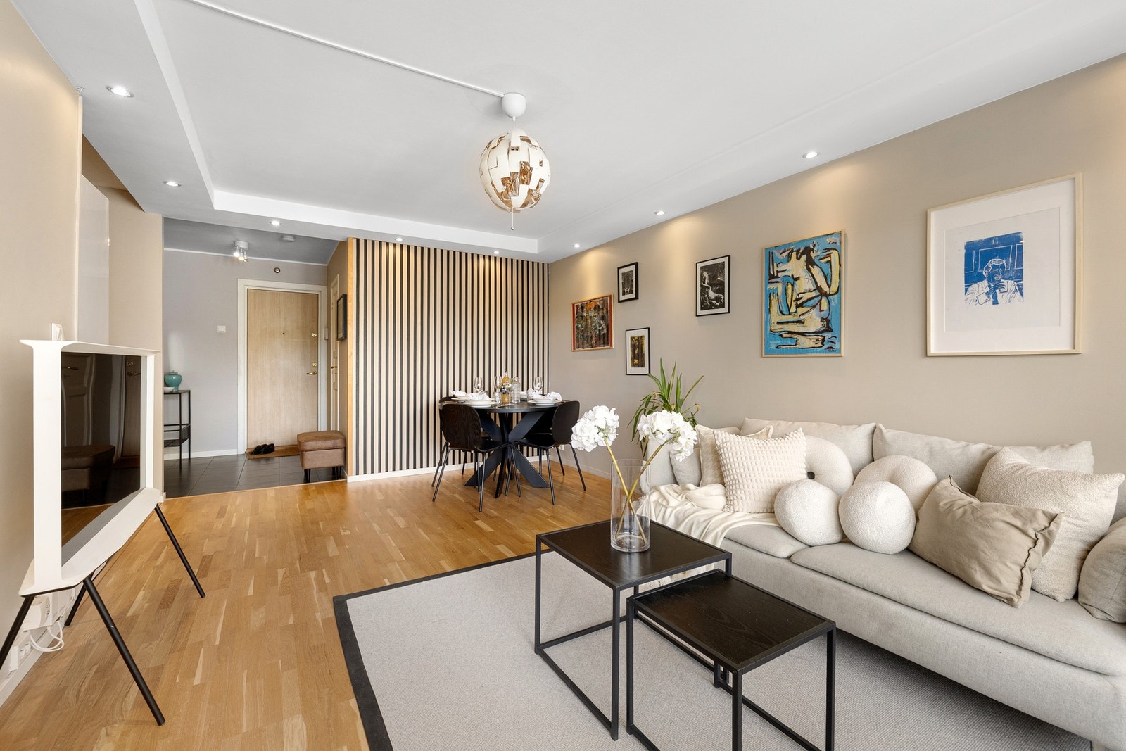 Stuen har gode møbleringsmuligheter. Galleribilde