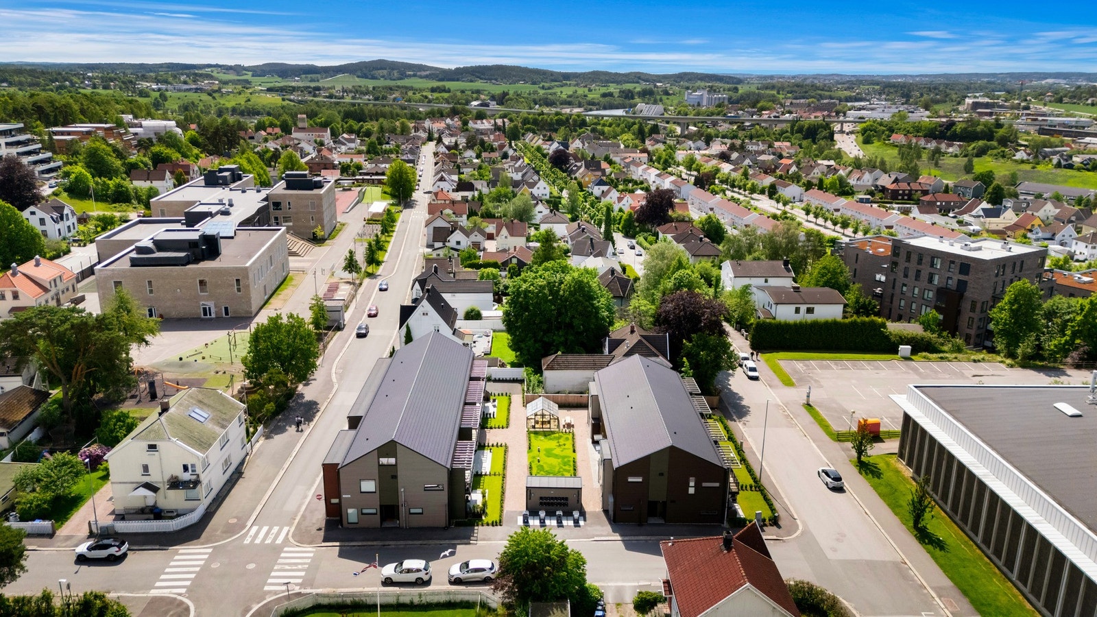 Fra boligen er det kort avstand til Kulåsparken, sentrum med alle fasiliteter samt E6 Galleribilde