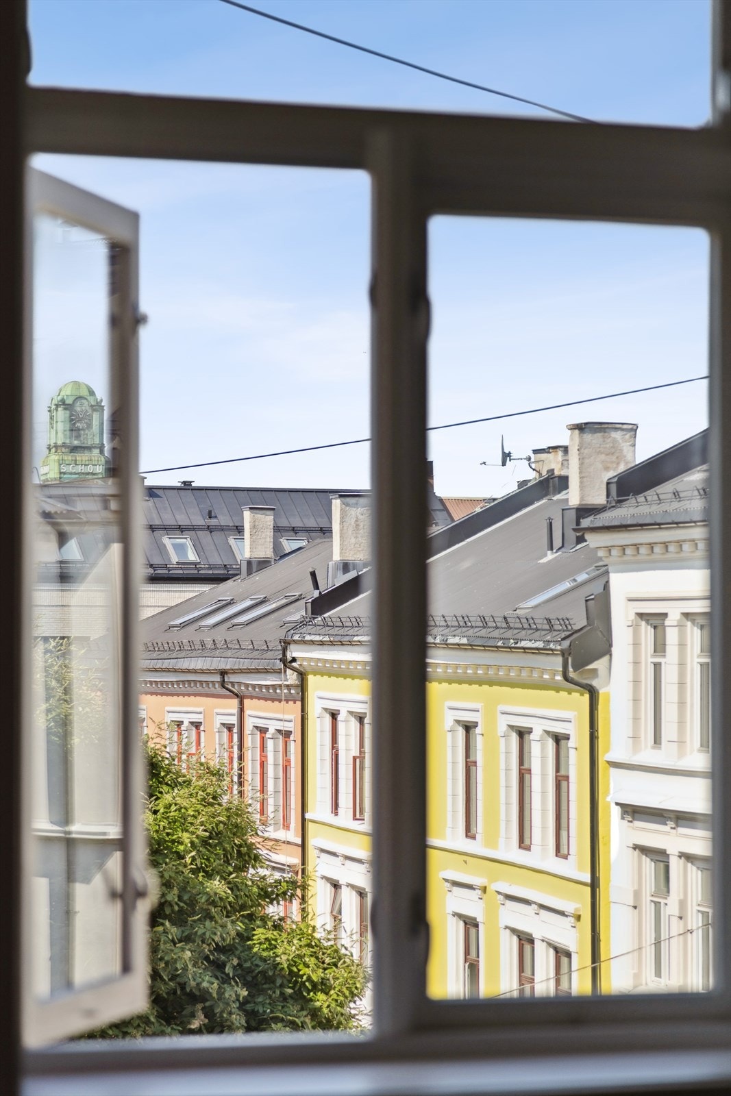 Her bor du høyt og fritt til i 4. etasje, med et fint utsyn over byens tak. Galleribilde