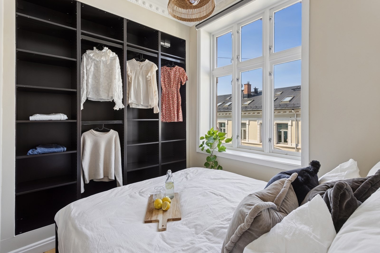 På soverommet er det plass til dobbeltseng og garderobeløsning. Galleribilde