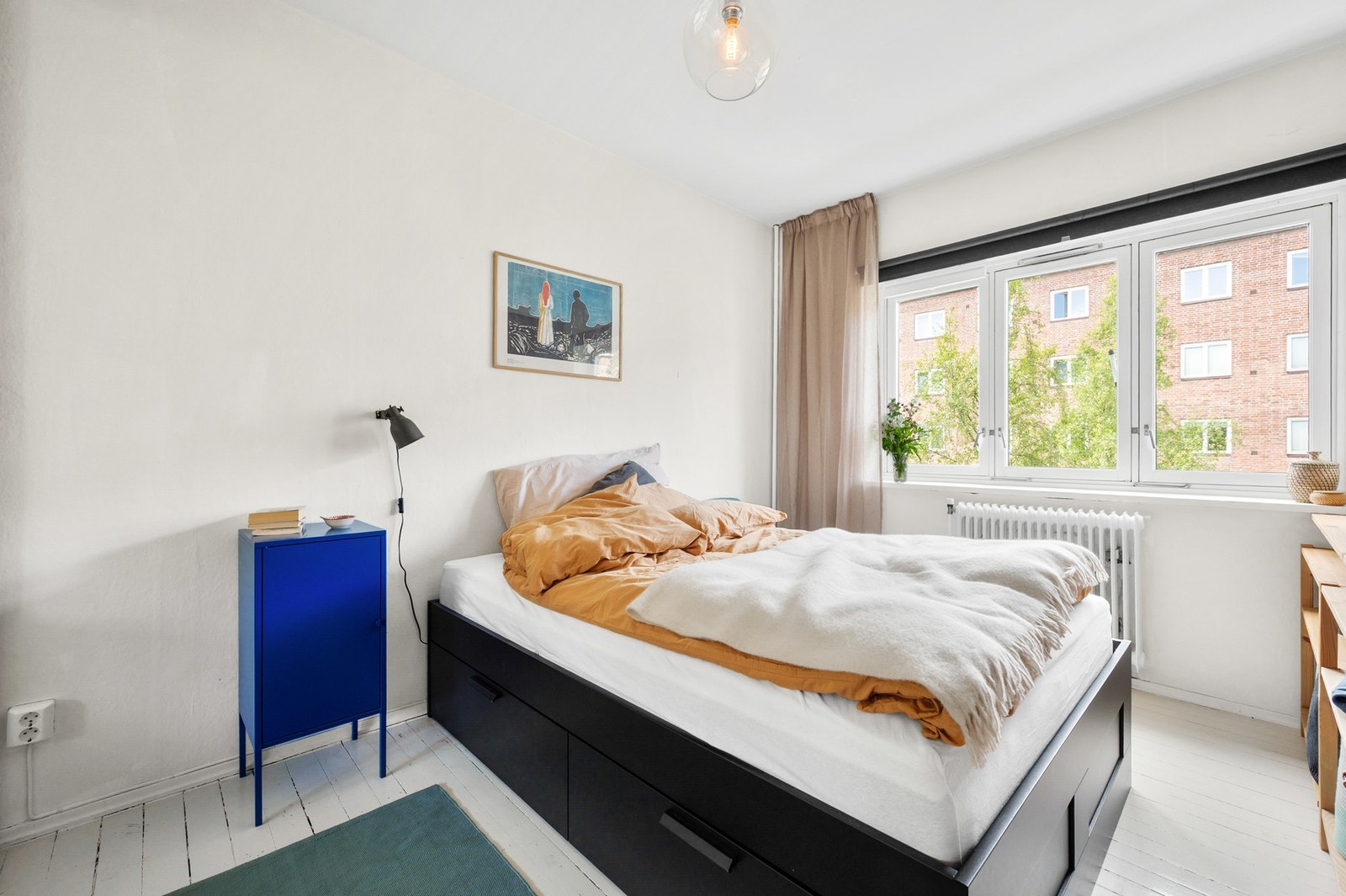 Stort og behagelig soverom med god plass til stor dobbeltseng. Galleribilde