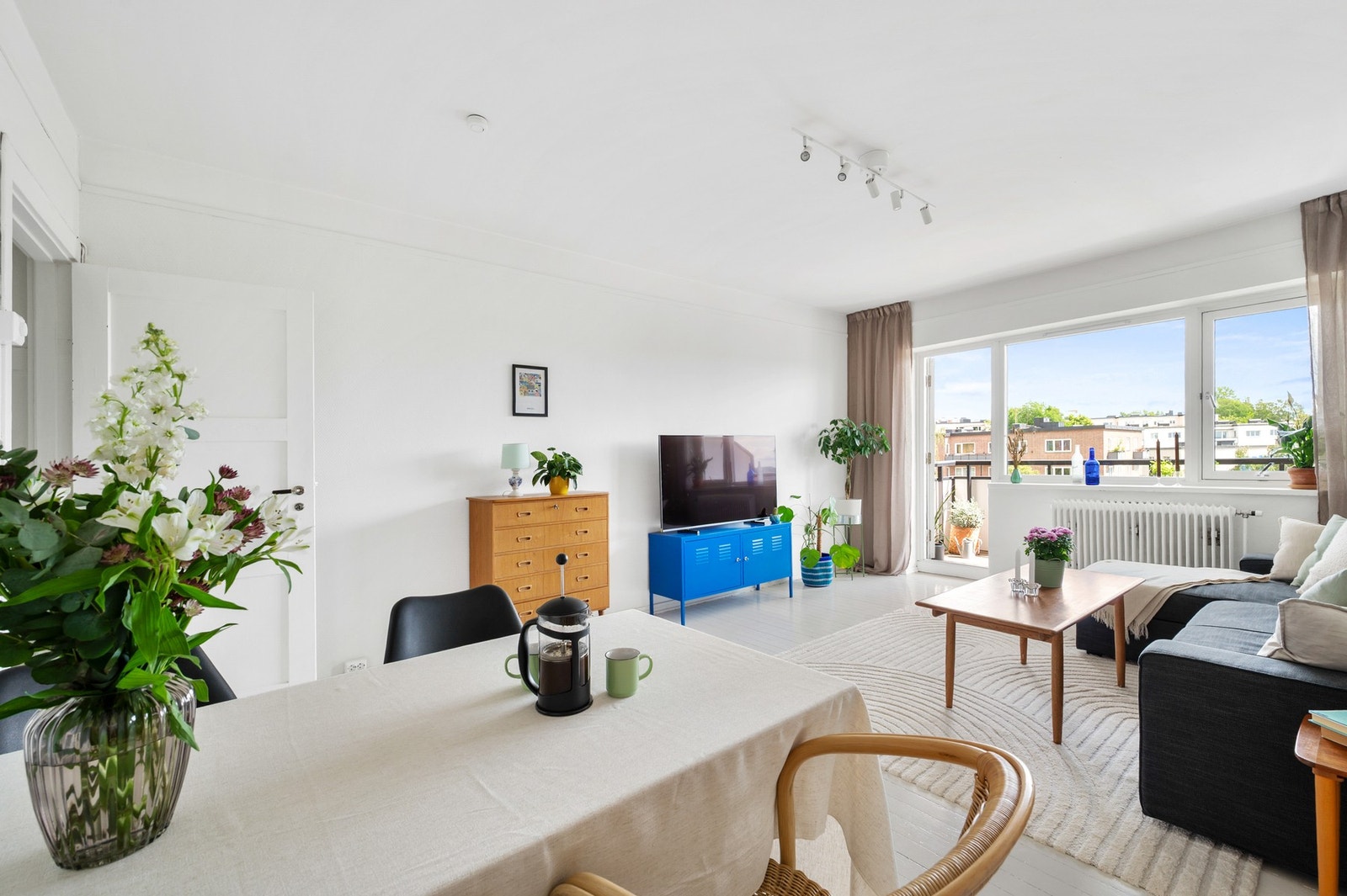 Det er IN-ordning i borettslaget, noe som betyr at du har anledning til å nedbetale din del av fellesgjelden og få betydelig lavere felleskostnader pr. mnd. Galleribilde