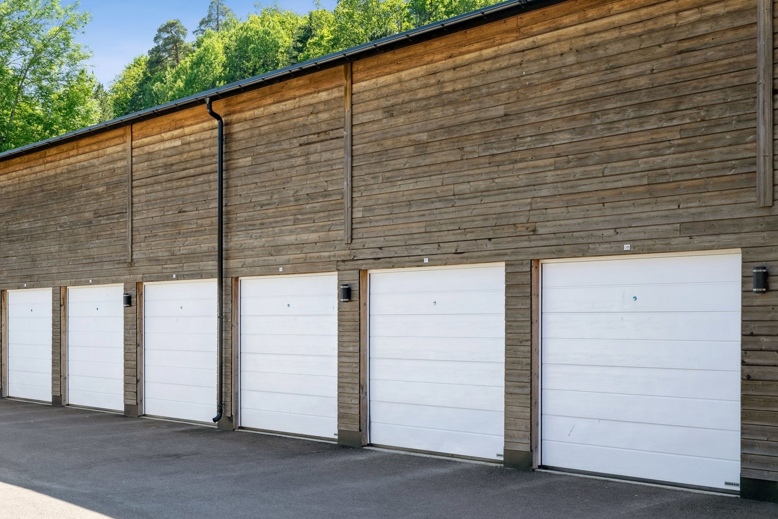 Garasjeplass medfølger hvis bil. Galleribilde