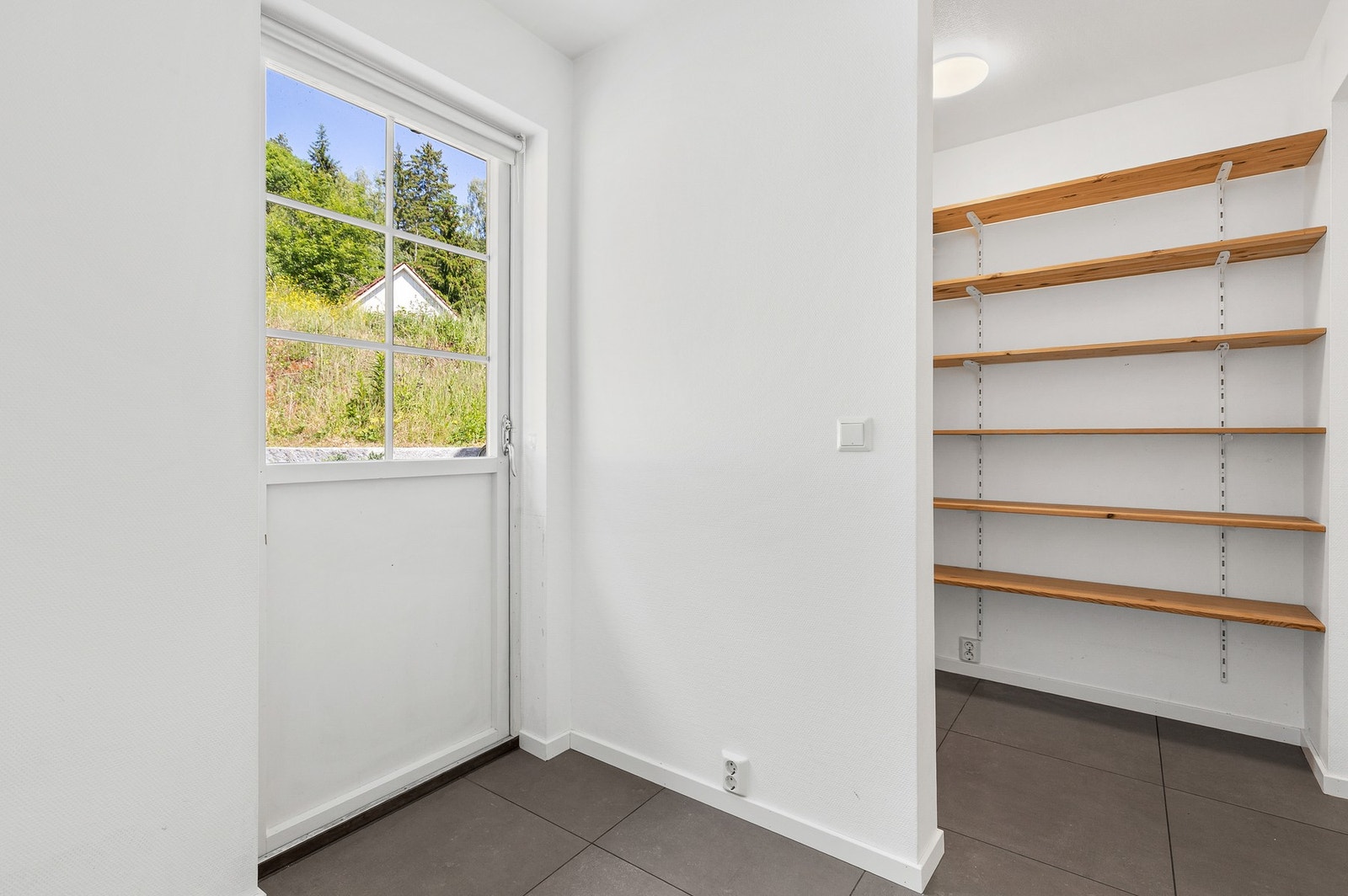 Fin lagringsplass i innvendig bod Galleribilde