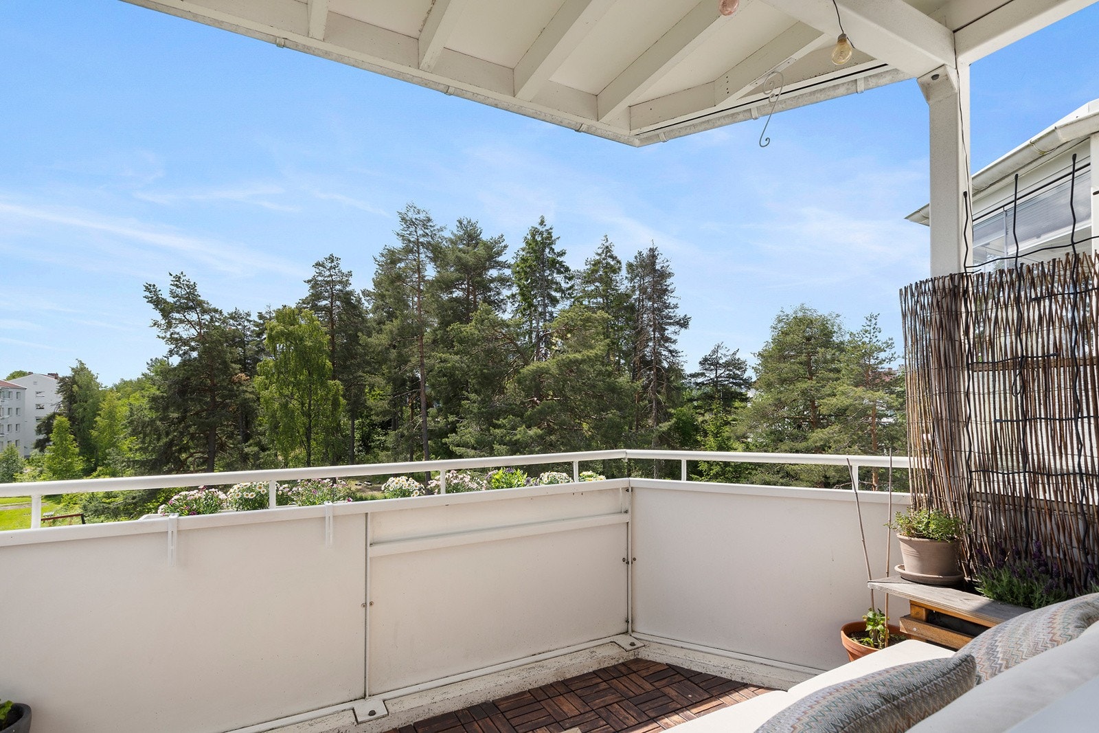 Her er det god plass til ønsket møblement og grill hvor man kan invitere venner og familie til hyggelige sammenkomster. Galleribilde