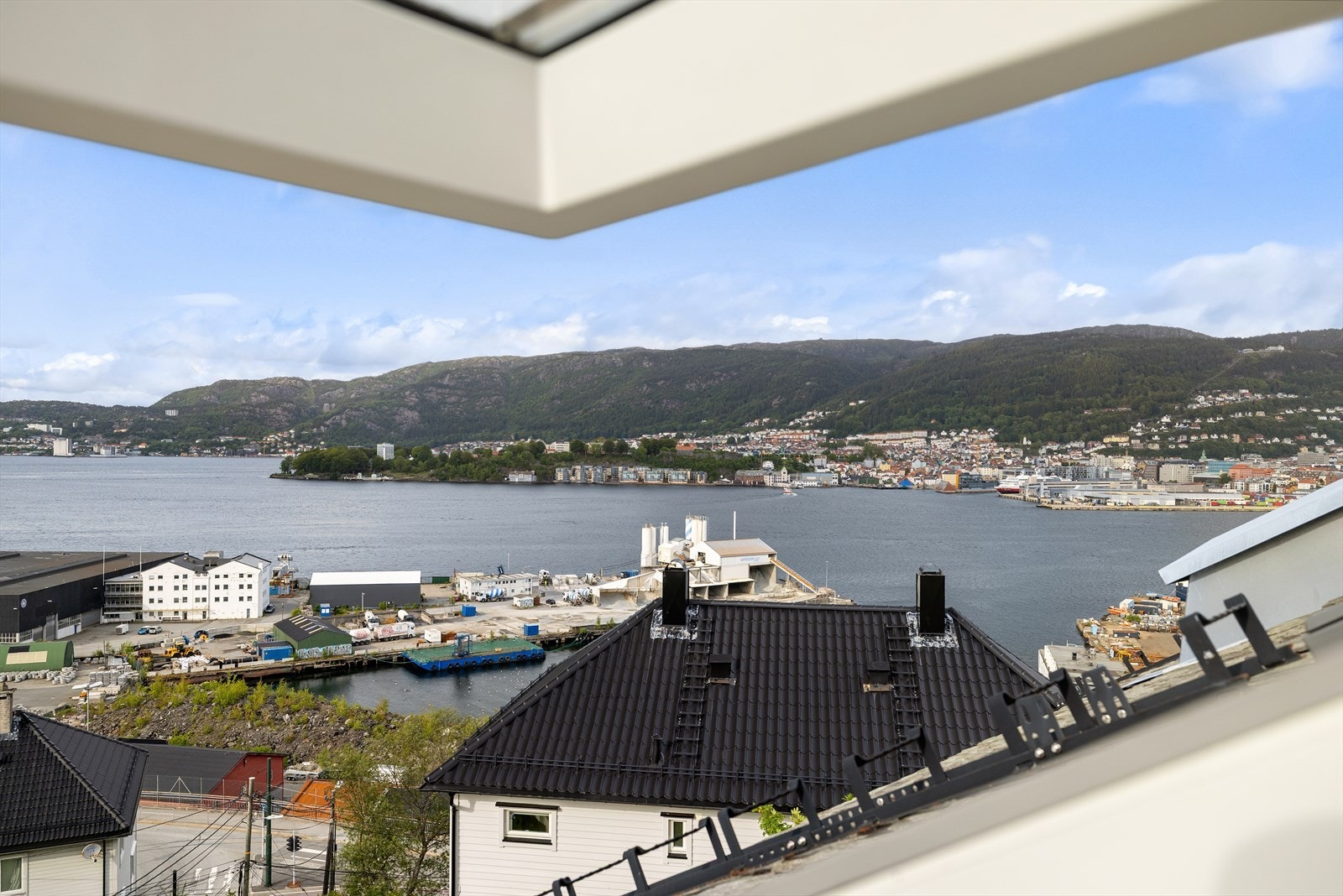 Magisk utsikt fra veluxvinduer! Galleribilde