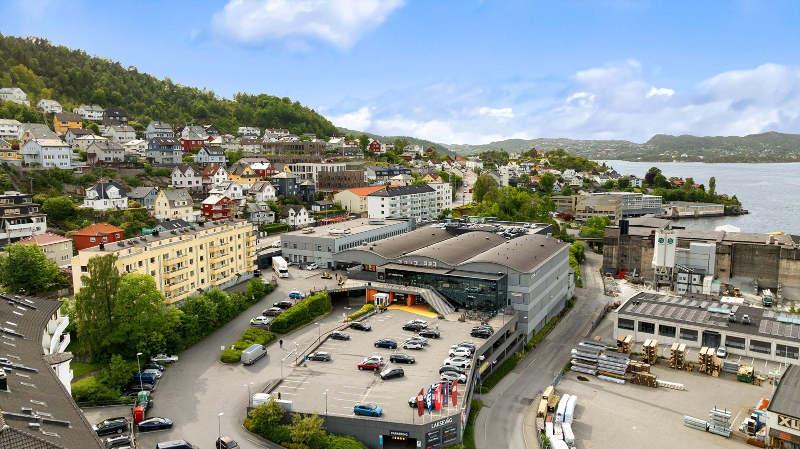 Det er bussholdeplass rett ned trappen i Kringsjåveien. Galleribilde