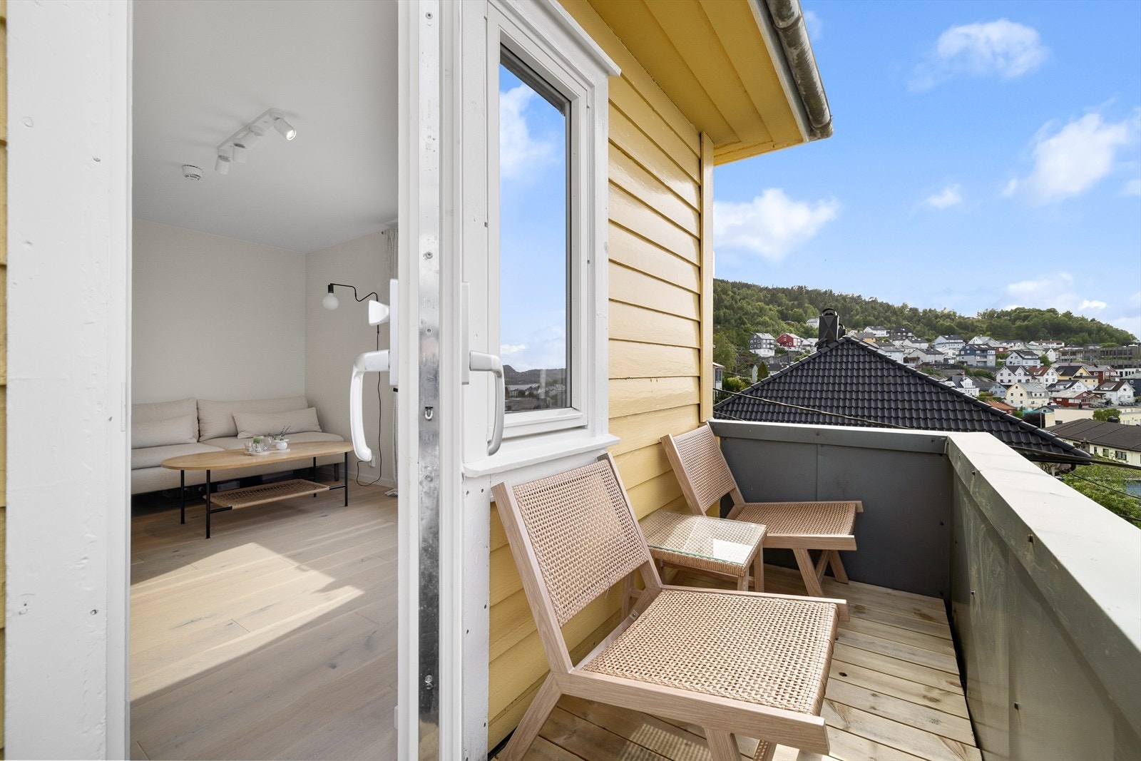 Fra stuen er det utgang til østvendt altan på 4,5m². Galleribilde