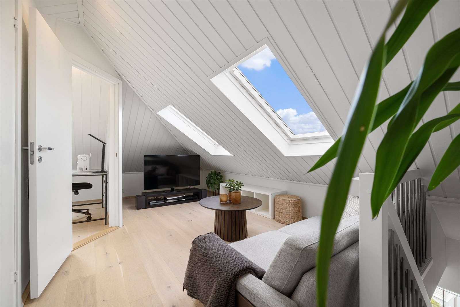 Det er satt opp vegg i loftstue, og på den måten laget et ekstra rom. Galleribilde