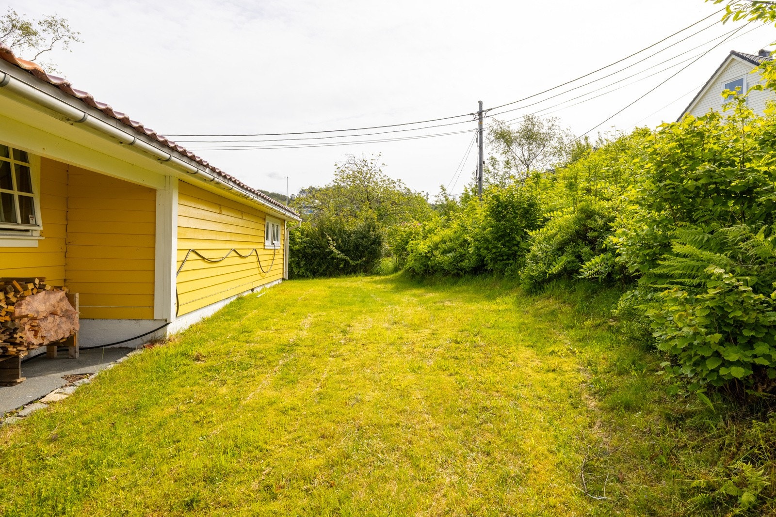Tomten har stort utviklingpsotensial mht. størrelsen. Galleribilde