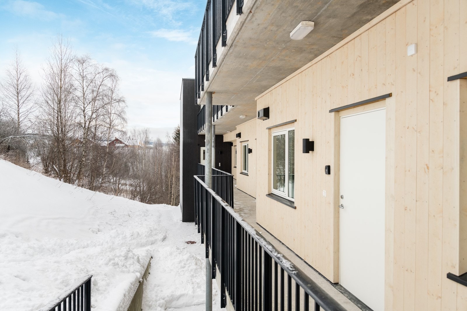 Felles svalgang med adkomst til leilighetene på hvert etasjenivå. Galleribilde