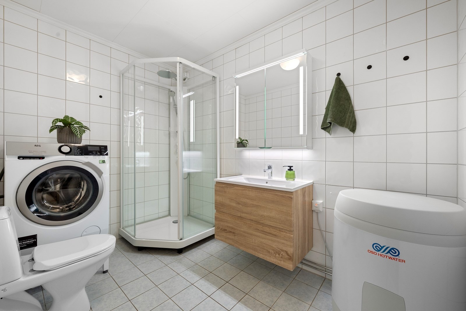 Flislagt bad med varmekabler i gulv. Galleribilde