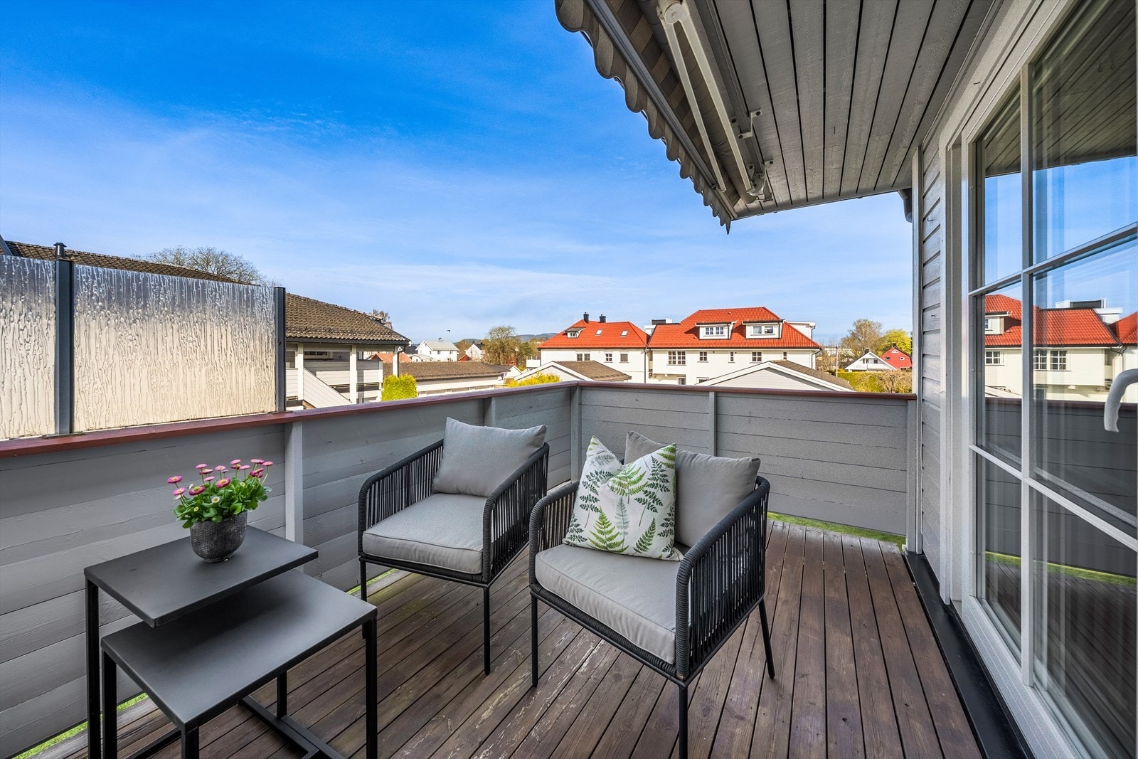 Praktisk markise til solskjerming Galleribilde