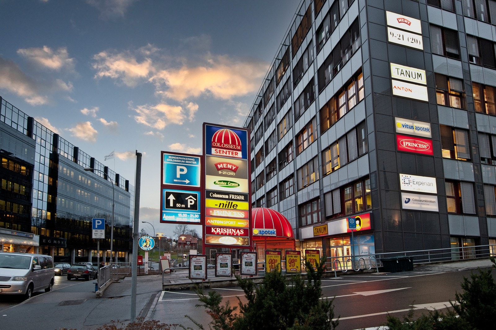 Urbant nærområde med gode restauranter, Jacobs og Meny rett i nærheten. Galleribilde