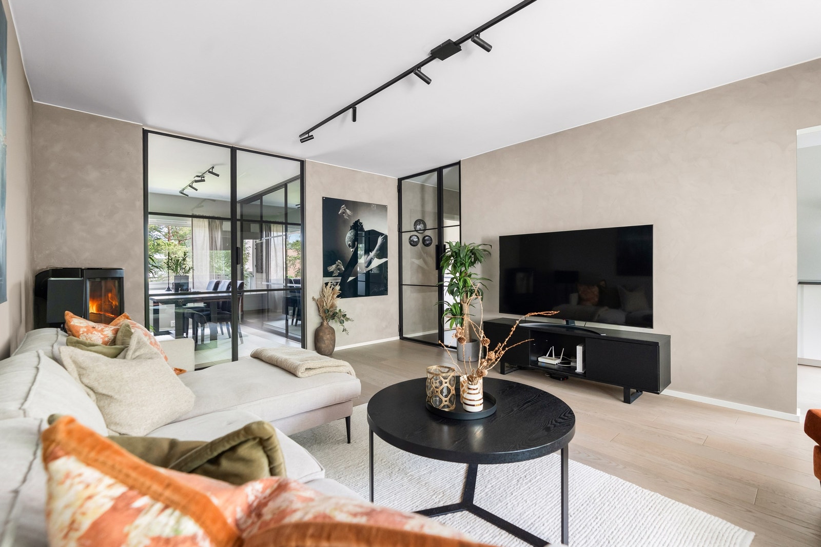 Meget lys og lekker stue med utgang til ... Galleribilde