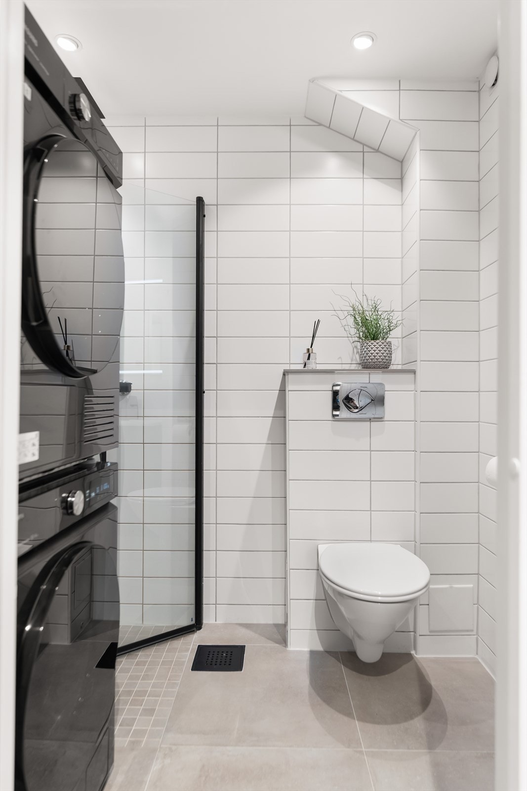 Opplegg for både vaskemaskin og tørketrommel. Galleribilde