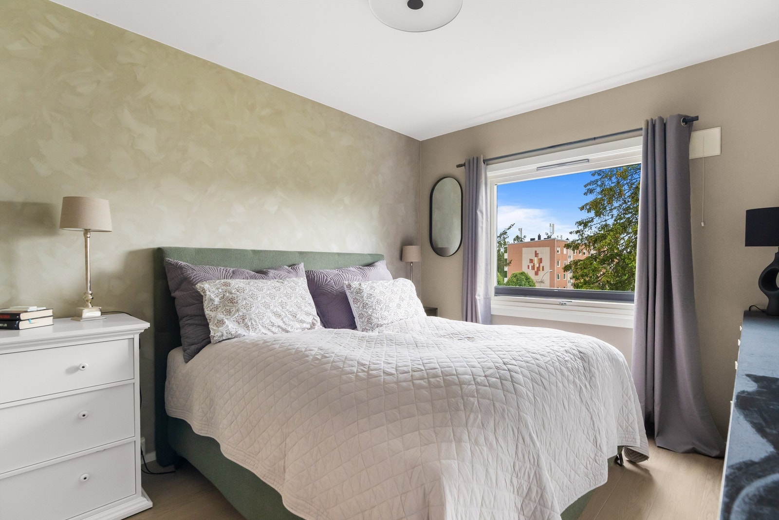 Soverommet er opprinnelig det minste soverommet, men likevel av svært god størrelse. Galleribilde