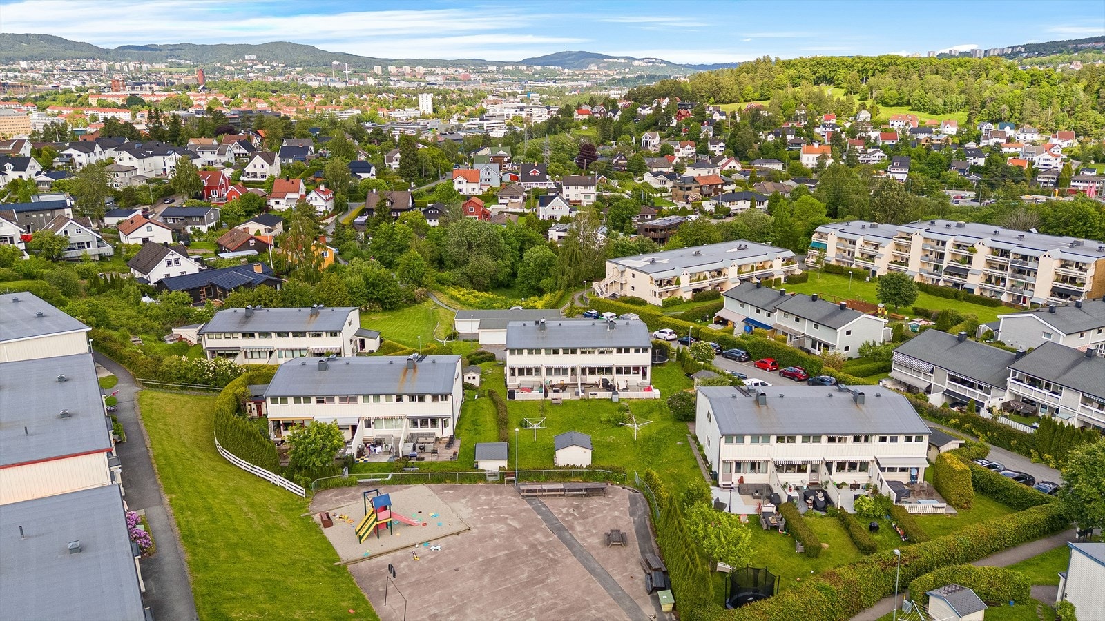 Området byr på grønne omgivelser, kort vei til Østensjøvannet og flotte turmuligheter i Østmarka. Galleribilde