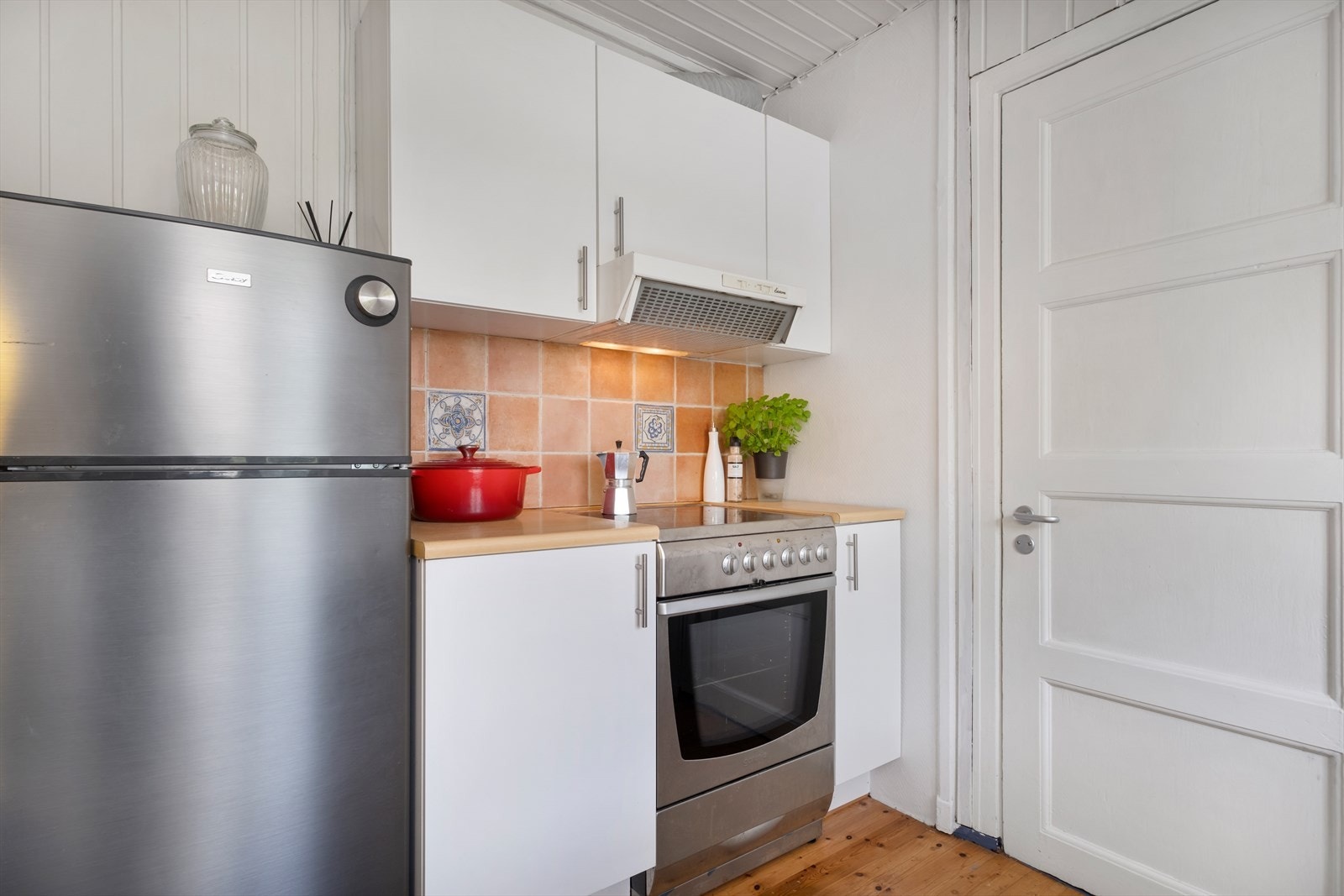 Kjøkkenet er vurdert til TG1 av takstmann og fremstår i pen stand. Galleribilde