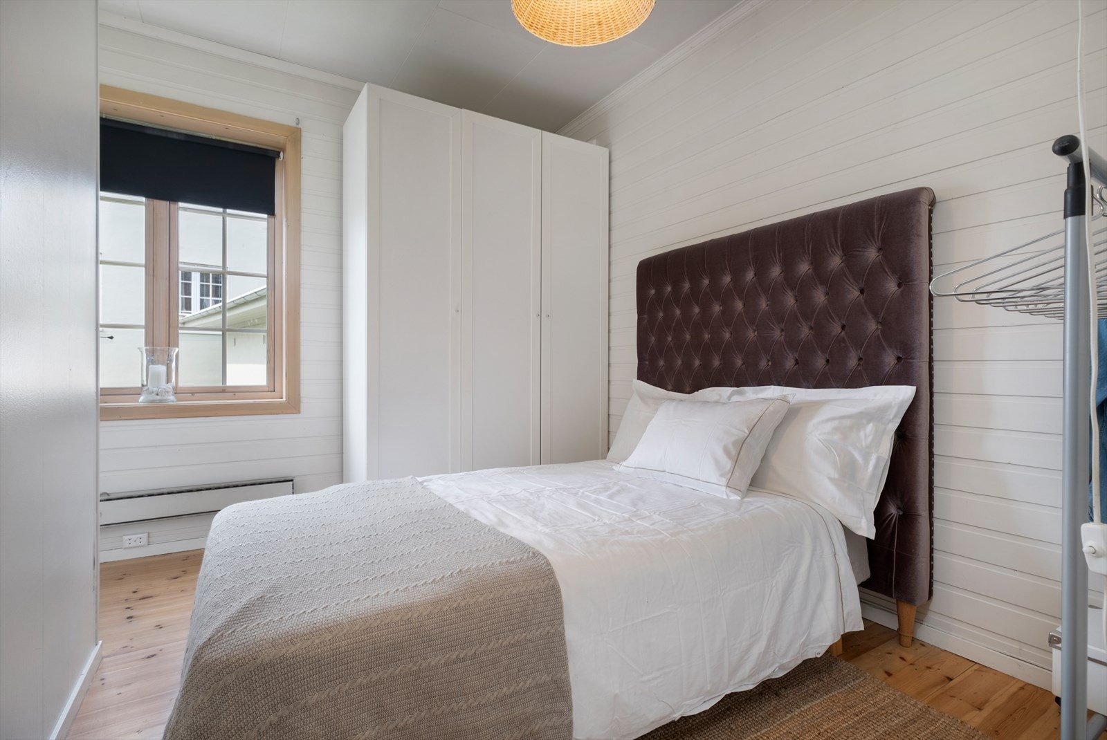 Soverommet er ca. 10m² og byr på gode møblerings- og oppbevaringsmuligheter. Galleribilde