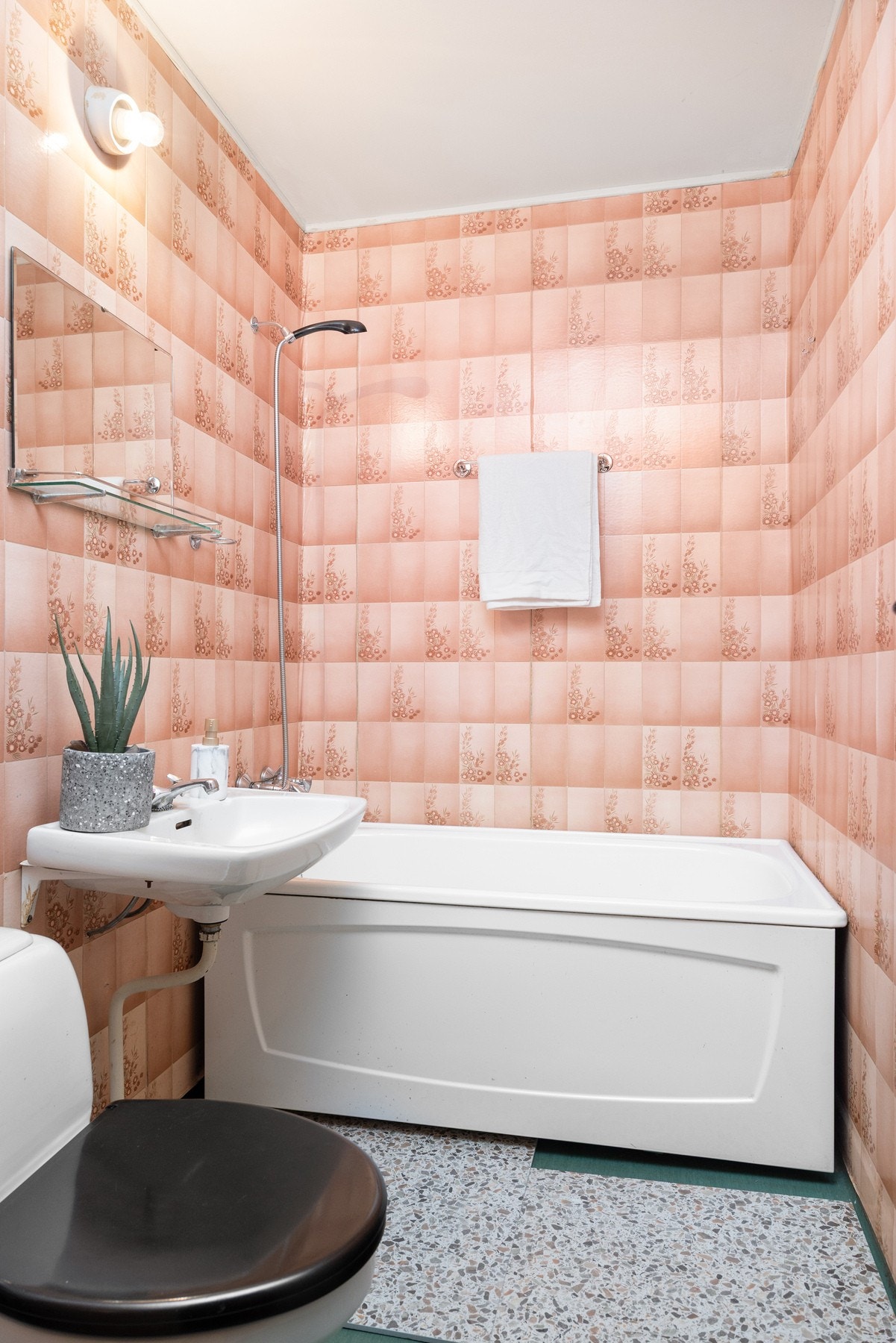 Eldre bad med moderniseringsbehov. Galleribilde