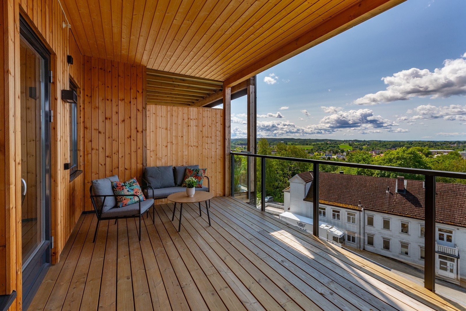 Flott uteplass som blir som et ekstra rom Galleribilde