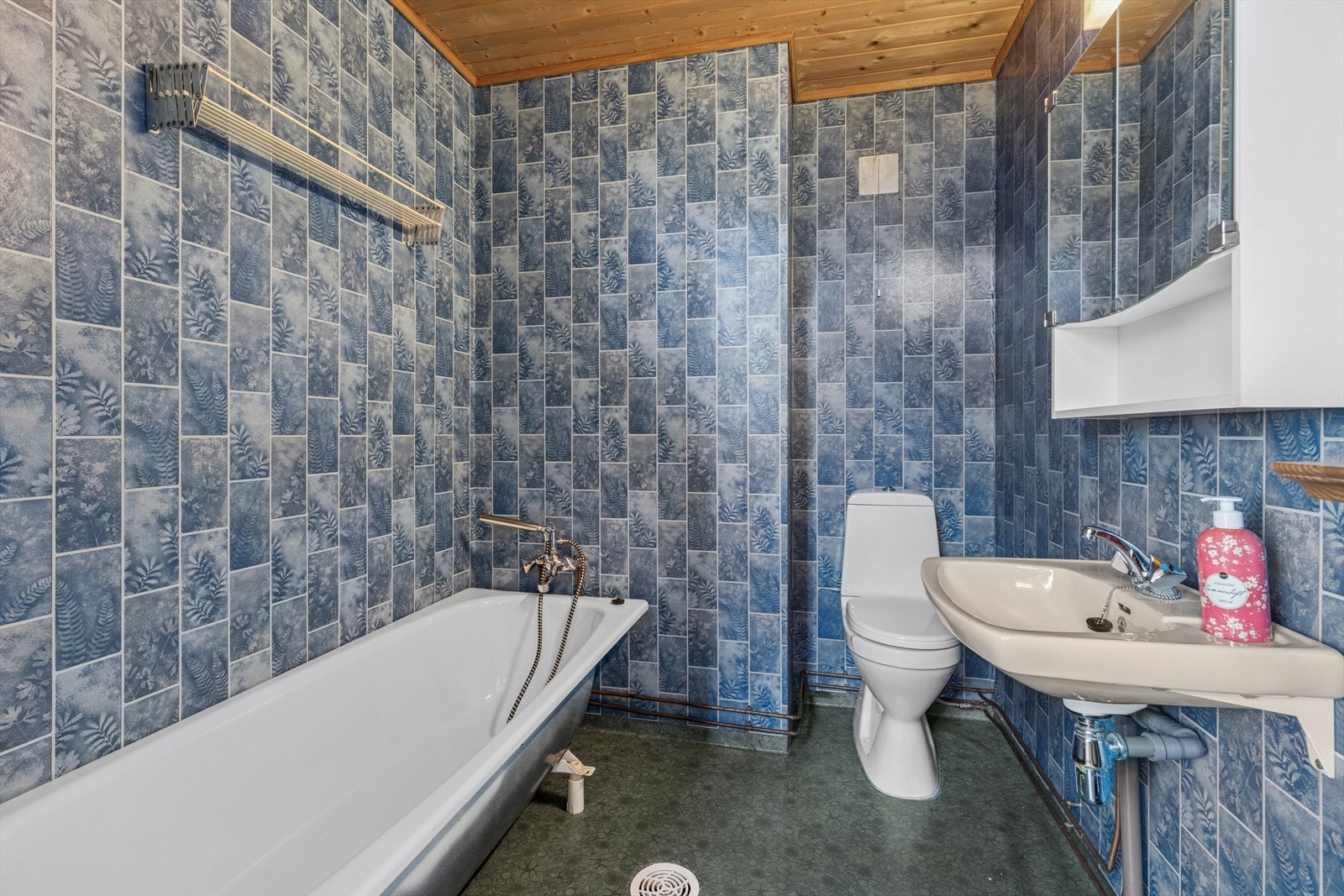 Badet nede er av eldre dato. Galleribilde