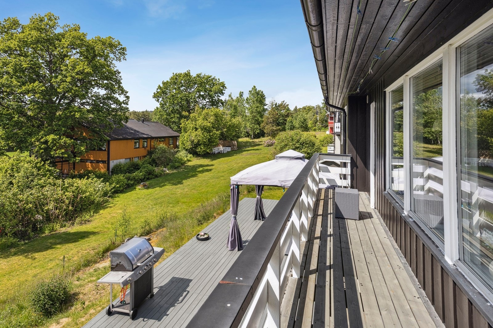 Balkongen utenfor stuen. Galleribilde