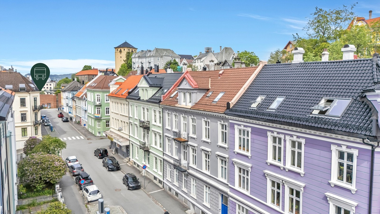 Med bussholdeplass like ved ved Puddefjordsbroen og kun 10 minutter til bybanestoppet Nygård, er du raskt koblet til resten av byen. Galleribilde