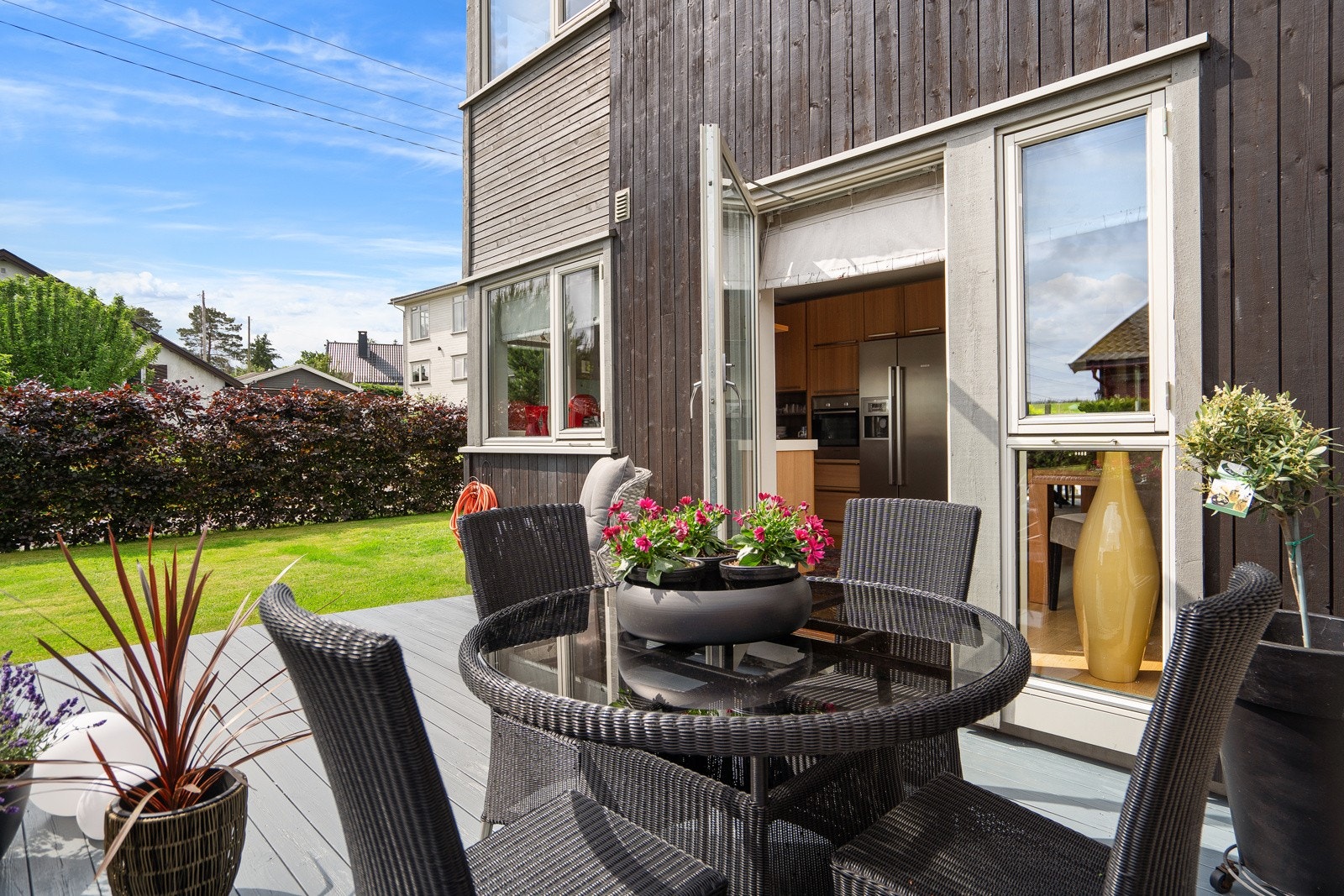 Herlig terrasse med morgensol Galleribilde