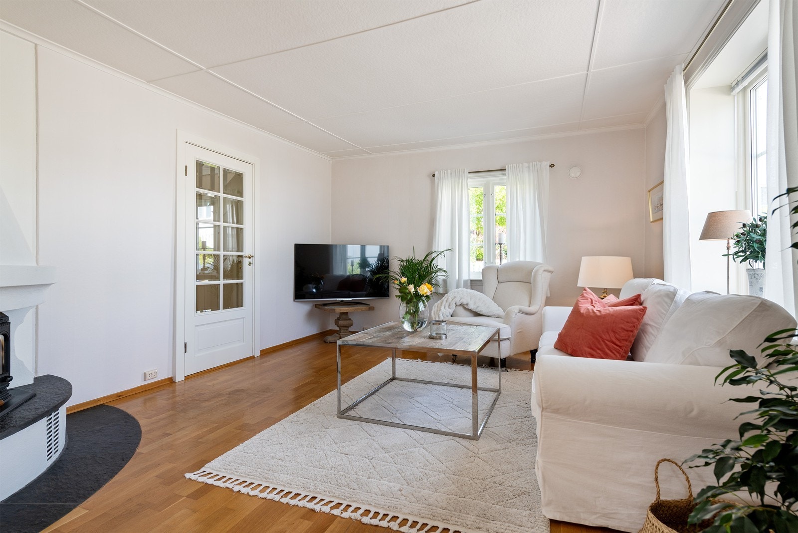 Hyggelig med vinduer på flere vegger. Her kommer du til å sitte i vindukarmen og skravle med naboen Galleribilde