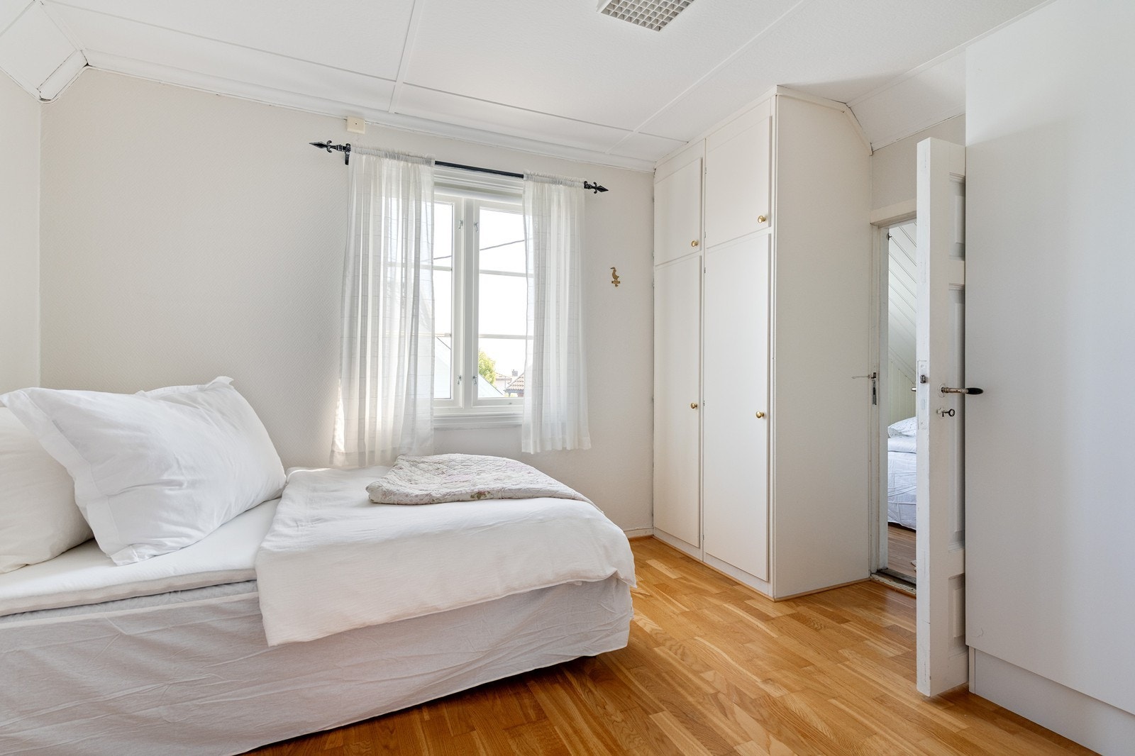 Denne etasjens soverom. Kanskje du sover her Sonja Henie sov i gamle dager Galleribilde