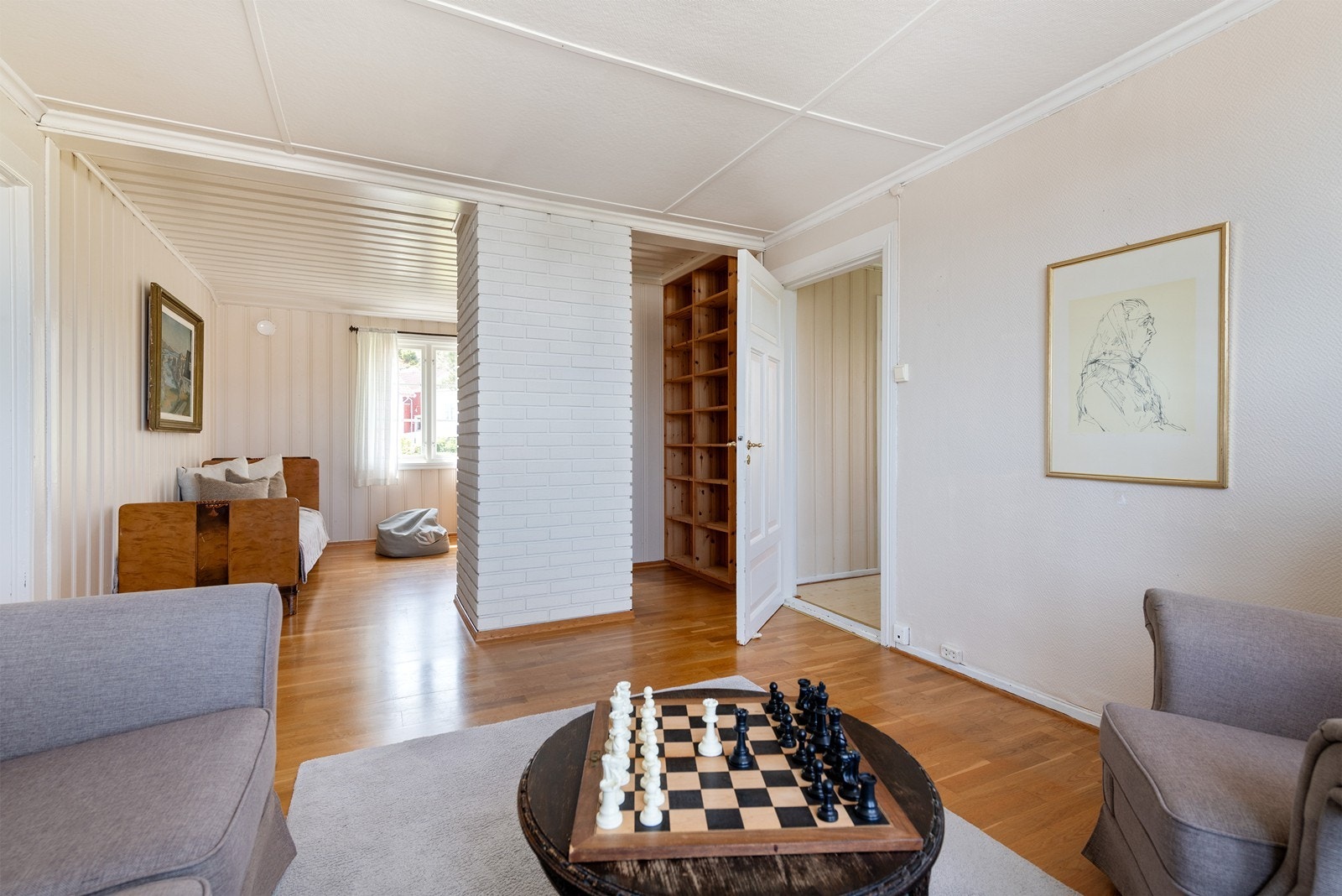 Den andre halvdelen har både lekeplass og daybed. Enkelt og se andre muligheter her Galleribilde