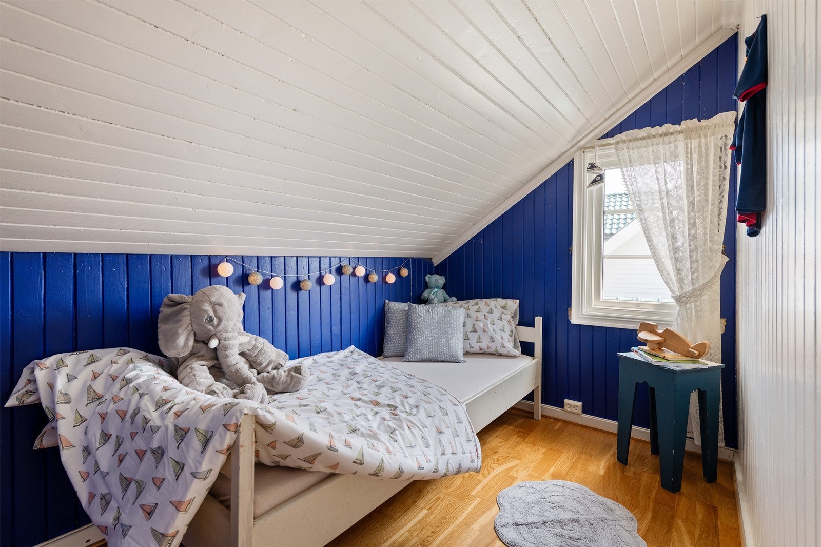 Alkove nr 2 får vi kalle guttesiden Galleribilde