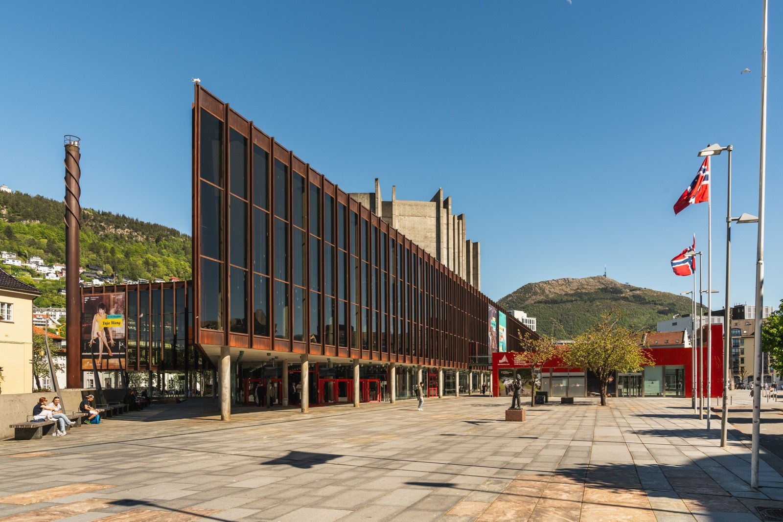 Grieghallen. Galleribilde