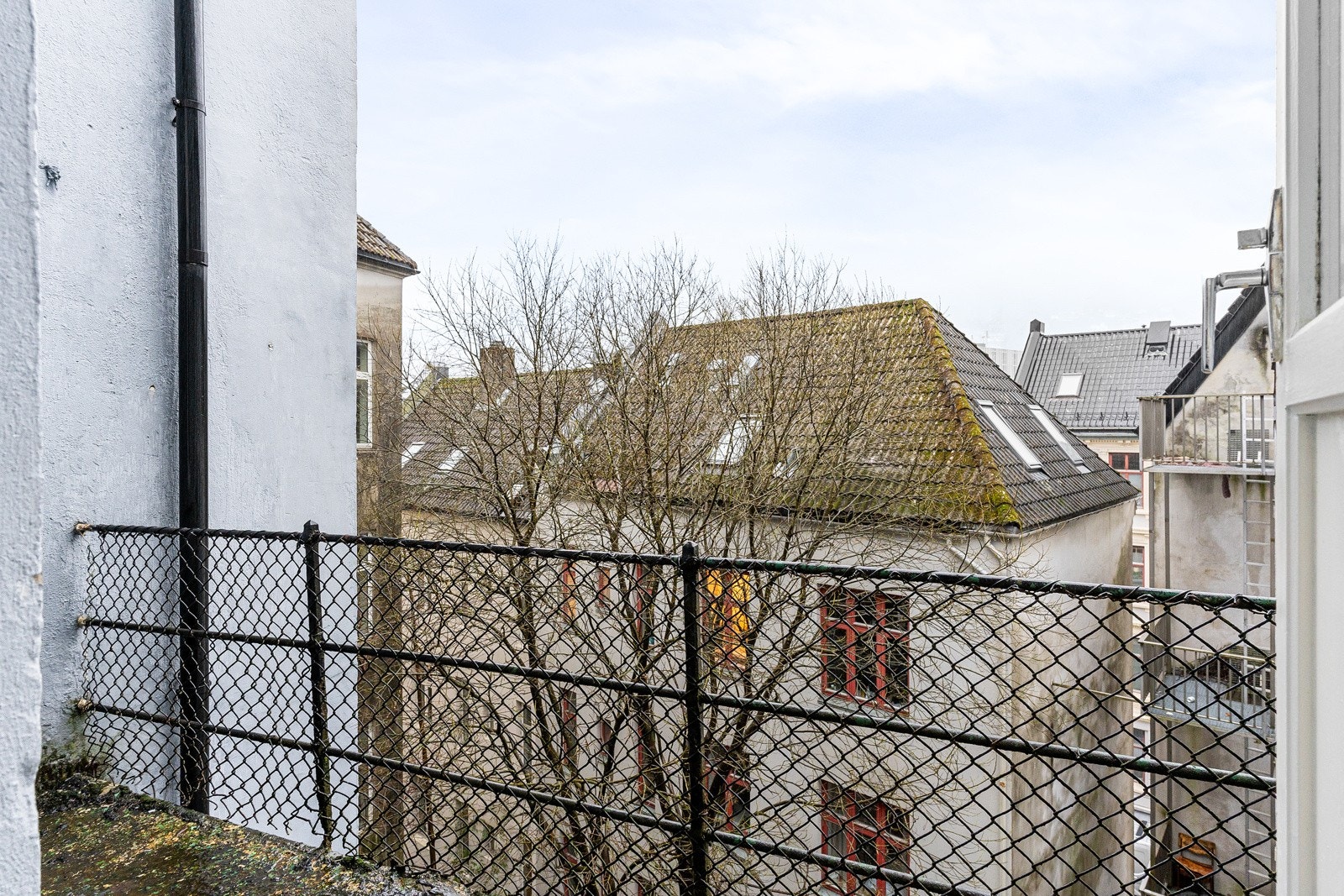 Fra badet har du tilgang på leilighetens andre balkong. Galleribilde