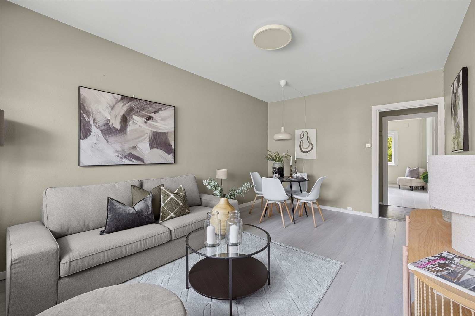 Gjennomgående planløsning sikrer gode lysforhold og luftemuligheter Galleribilde