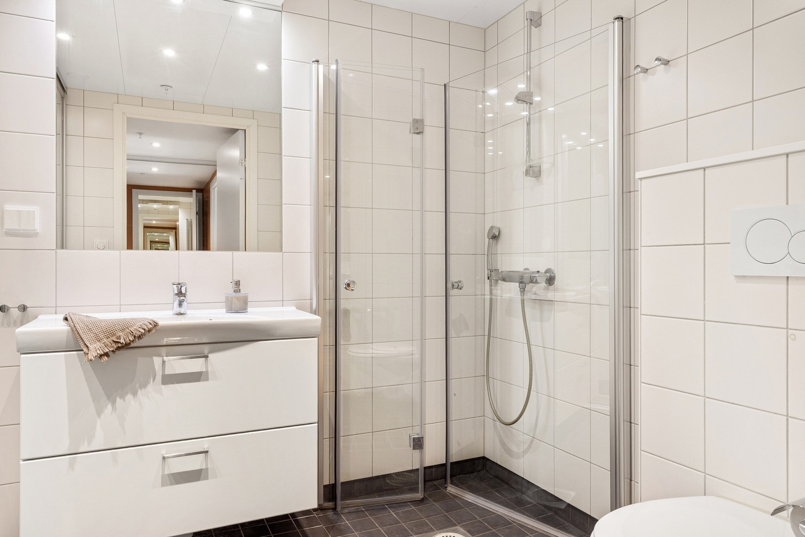 Badet er helfliset med gulvvarme. Galleribilde