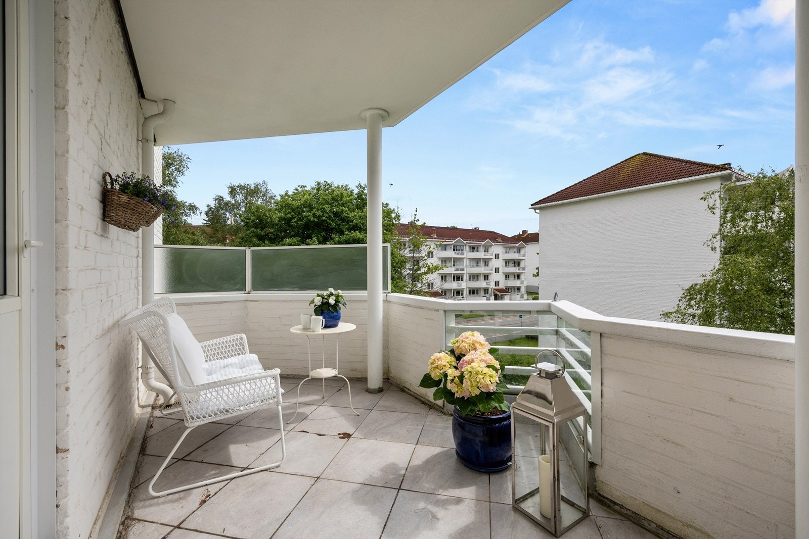 Balkongen vender mot syd og har gode solforhold. Galleribilde