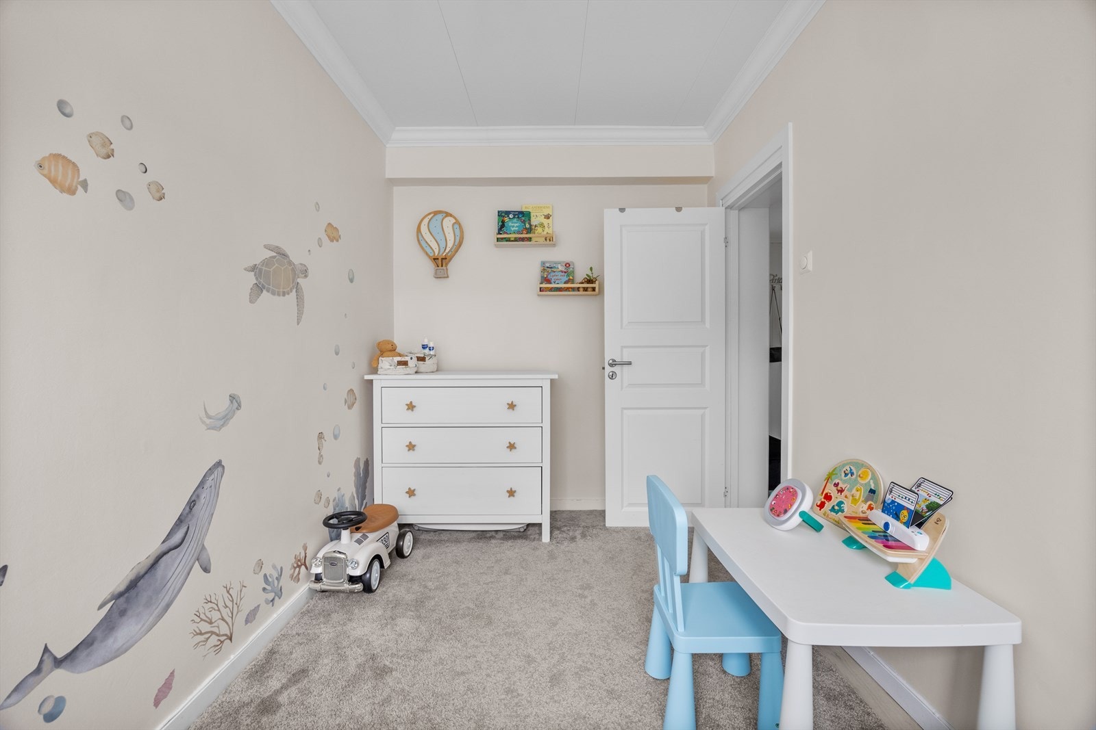 Begge soverom vender ut mot rolige omgivelser. Galleribilde